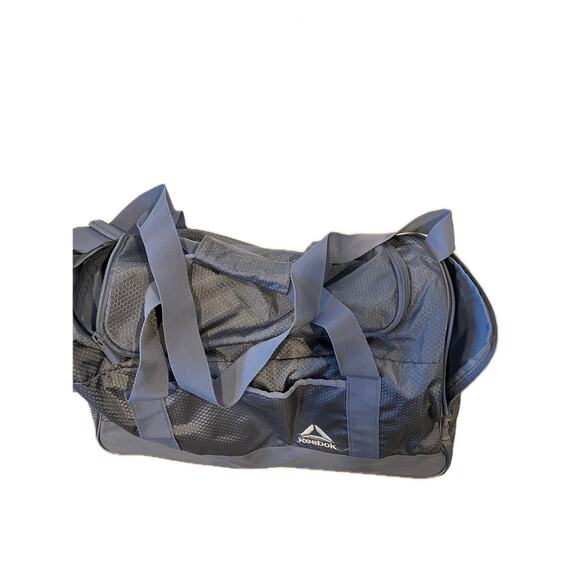 Reebok Medium 20"x10"x10" Lavender Duffel Gym Bag - Picture 3 of 7